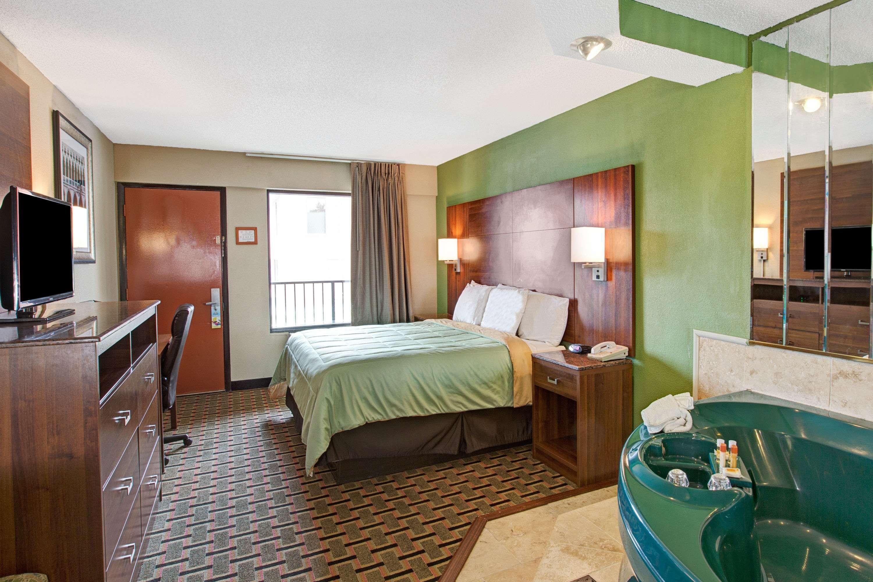Days Inn Conover/Hickory Esterno foto