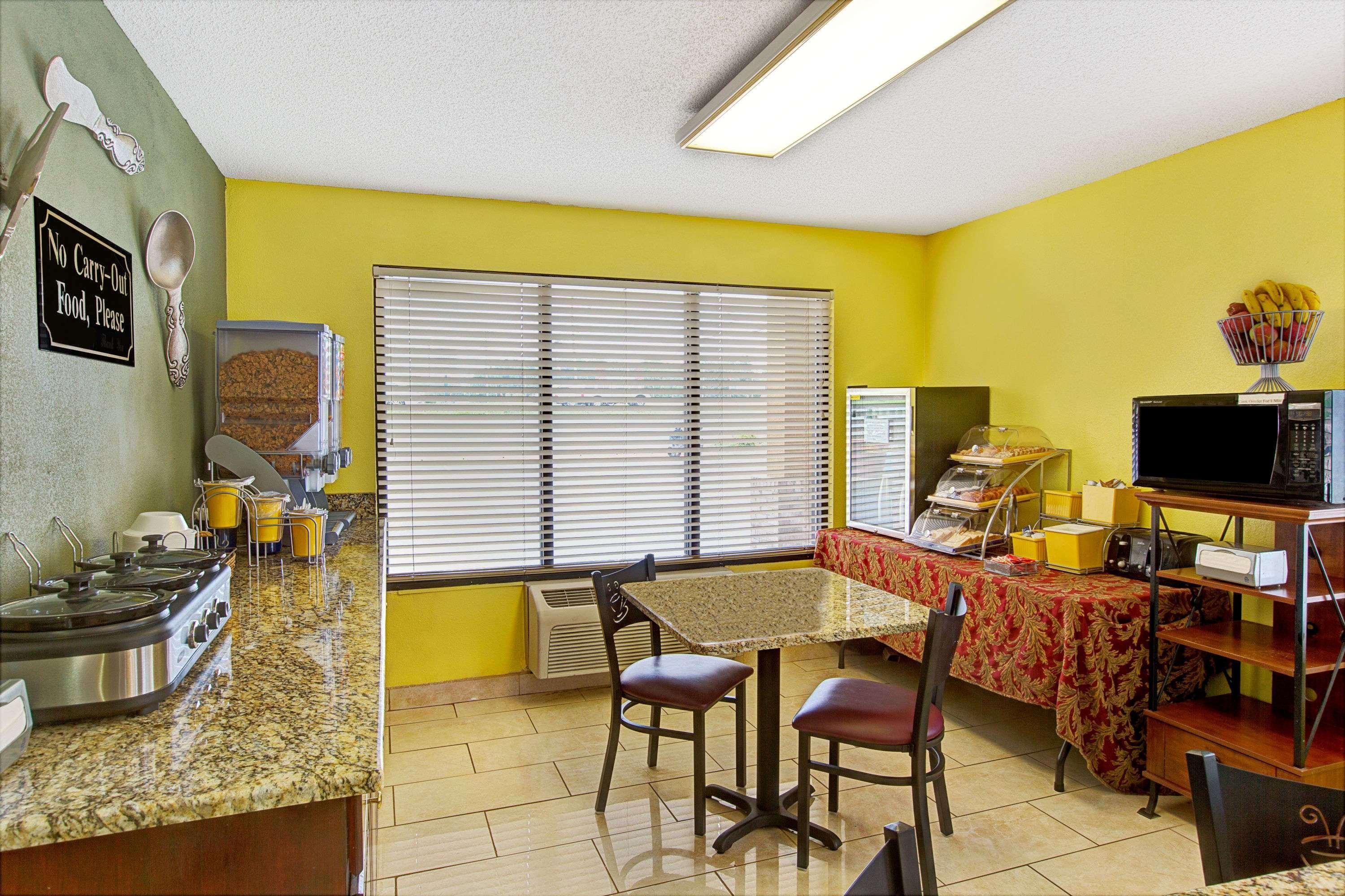 Days Inn Conover/Hickory Esterno foto