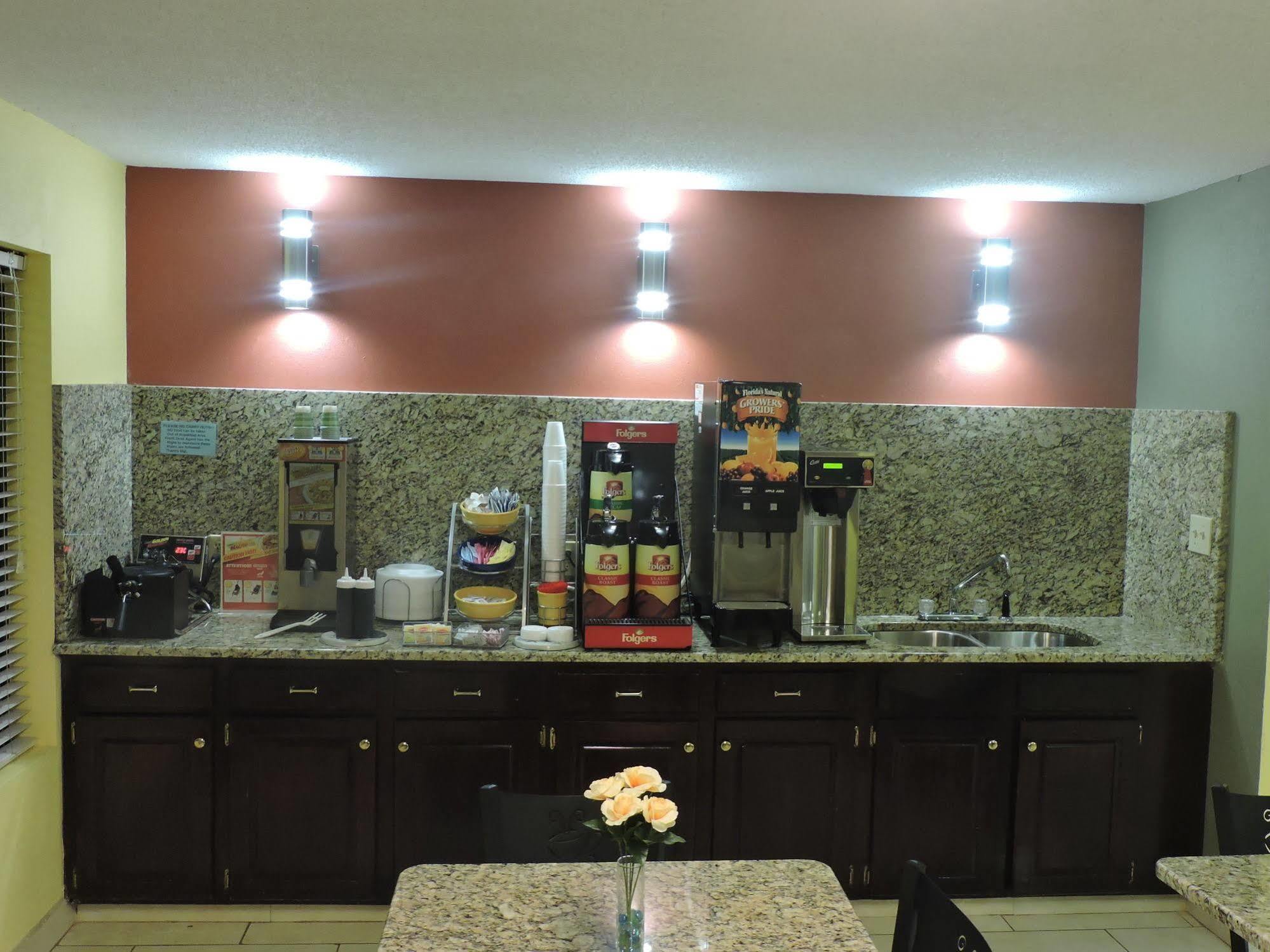 Days Inn Conover/Hickory Esterno foto